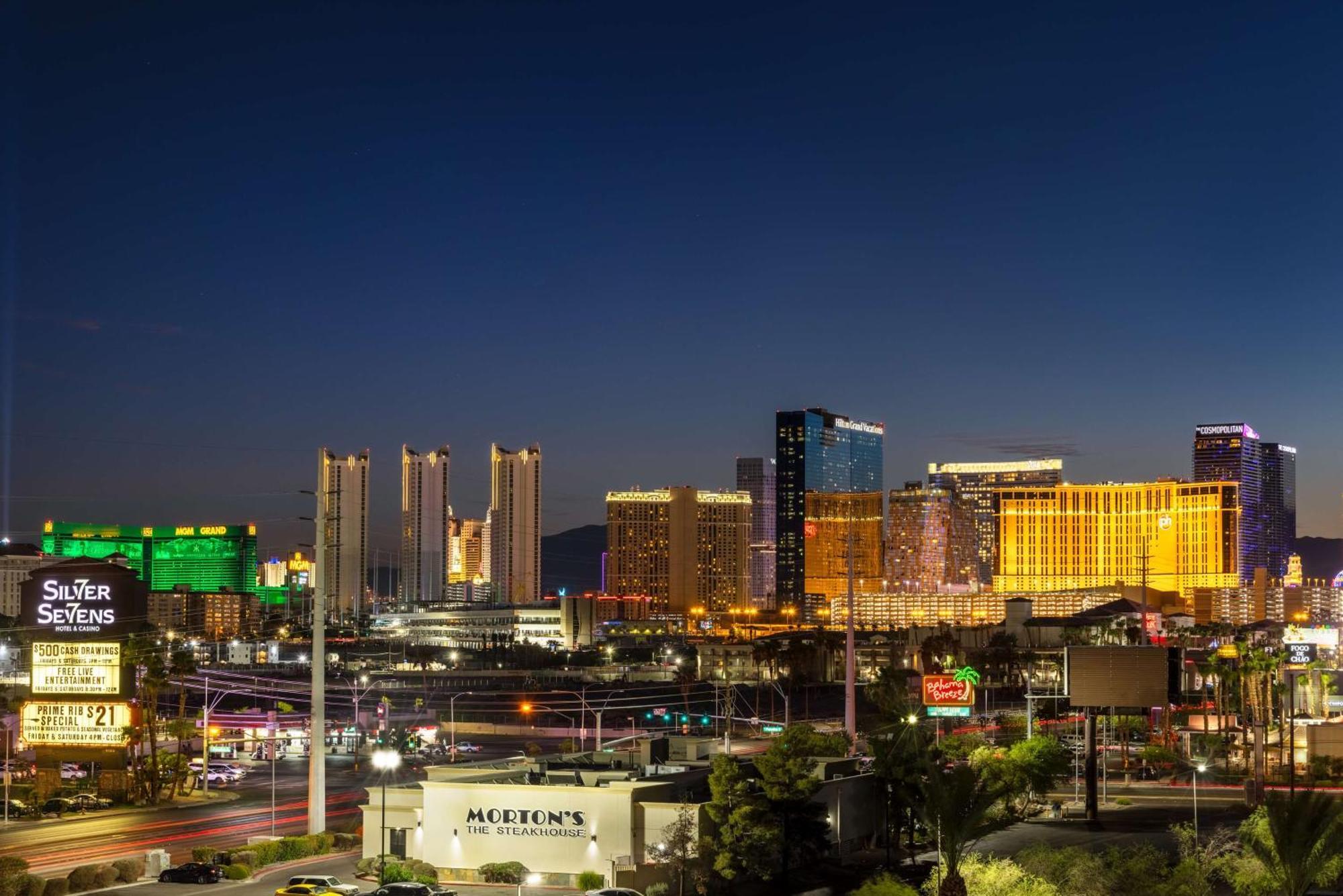 Doubletree By Hilton Las Vegas East Flamingo Extérieur photo